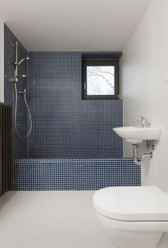 Basic bathroom concept Bath Interior Design, Drømme Bad, Shower Over Bath, Baths Interior, Trendy Bathroom, Blue Tiles, Bathroom Renos, Laundry In Bathroom, Bathroom Remodel Master