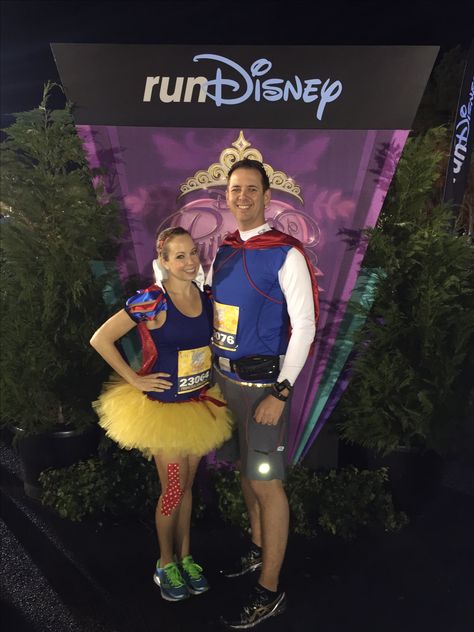 Snow White and Prince Charming Running Costumes for the Princess Half Marathon. Run Disney! Princess Half Marathon Costumes, Disney Marathon Costumes, Snow White And Prince Charming, Disney Running Outfits, Snow White And Prince, Princess Running Costume, Disneyland Half Marathon, Disney Half Marathon, Disney Running