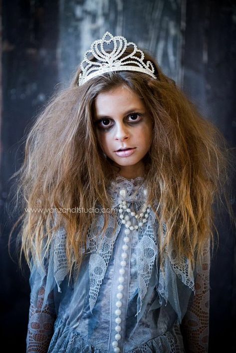 zombie bride Zombie Queen Costume, Dead Bride Makeup For Kids, Zombie Bride Makeup Kids, Zombie Princess Makeup, Girl Zombie Makeup, Zombie Makeup Kids, Zombie Hairstyles, Zombie Princess Costume, Scary Princess