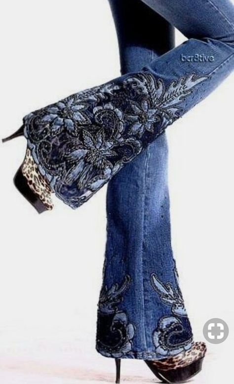 Magic Garden, Stil Elegant, Outfit Jeans, Embellished Jeans, Look Chic, Look Fashion, Denim Fashion, Diy Clothes, بلاك بينك