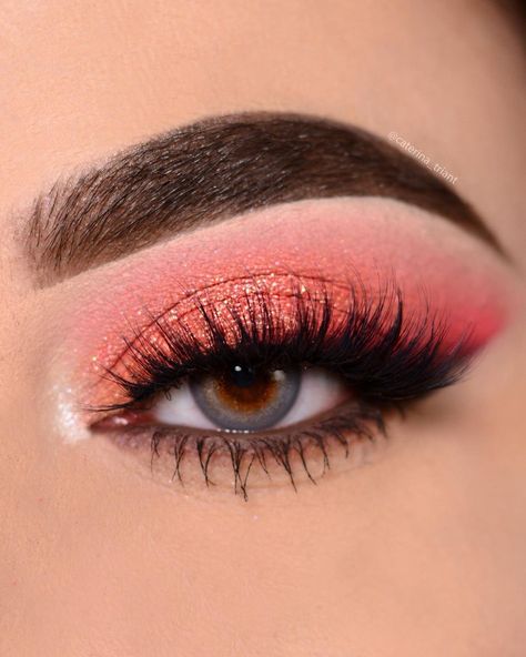 Coral Pink Eye Makeup, Homecoming Court Makeup, Coral Eyeshadow Looks, Coral Dress Makeup, Coral Makeup Looks, Comp Makeup, Fade Into Hue Palette, Coral Eye Makeup, Prom Eyeshadow