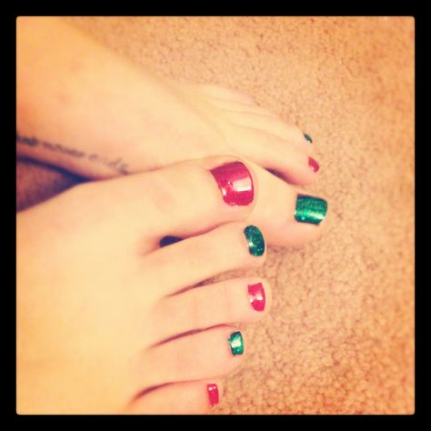 Red and green, Christmas toe nails Green Christmas Toe Nails, Trendy Nails Christmas, Christmas Toe Nails, Nails Christmas Red, Green Toe Nails, Christmas Toes, Matte Pink Nails, Toe Polish, Watermelon Nails