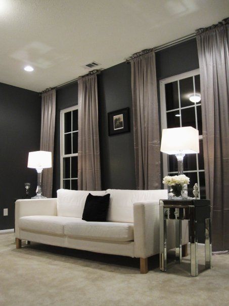 dark walls high curtains, probably not for me but beautiful Dark Wall Light Curtains, Dark Wall Curtain Ideas, Dark Room Curtain Ideas, Black Wall With Curtains, Black Walls Curtain Ideas, Curtains On Black Wall, Wall Length Curtains, Curtains For Dark Walls, Ceiling High Curtains