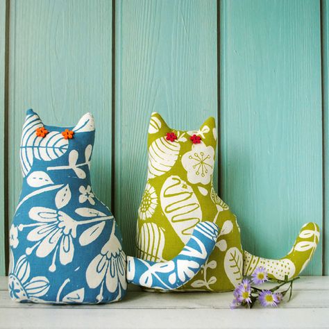 Flower Cat Doorstop Doorstops Ideas, Free Doorstop Sewing Patterns, Cat Doorstop Pattern Free, Diy Doorstop Easy, Cat Door Stopper Diy Pattern, Fabric Chickens, Doorstop Pattern Free, Empress Matilda, Fabric Doorstop