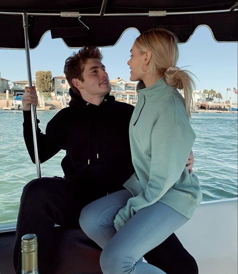 Michelle Randolph, People We Meet On Vacation, Gregg Sulkin, Hot Cheetos, Emily Henry, Dirty Air, Hugging Couple, Beach Reading, Couple Aesthetic