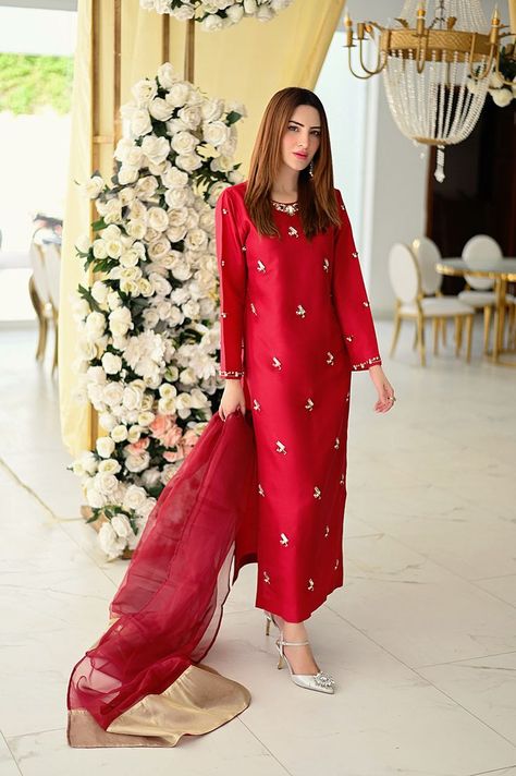 Silk Dress Outfit, Silk Dresses Outfit, Pakistani Fashion Party Wear, Salwar Kamiz, Designer Kurtis, Pants Fabric, Party Kleidung, Simple Pakistani Dresses, Silk Tunic