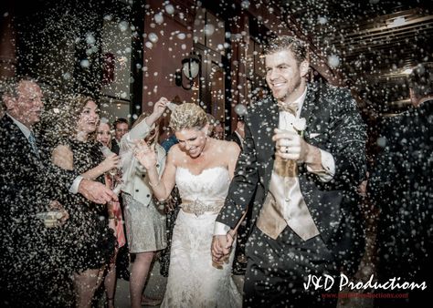 Amber and Zach opted for fake snow for their exit at the @tremonthouse in Galveston, TX. It looks so cool in pictures. #weddingexitideas #exitideas #weddingphotography #weddingreception #snow #weddings #weddingideas Fake Snow Wedding, Pop Wedding, Wedding Exit, Waterfall Wedding, Snow Wedding, Wedding Send Off, Nye Wedding, Fake Snow, Wedding Exits