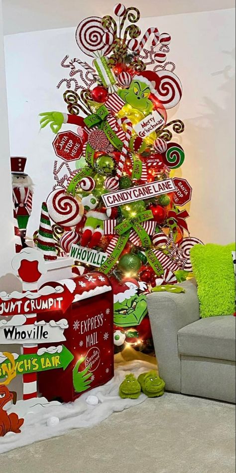 Christmas Extravaganza Ideas, Mini Grinch Tree, Grinch Xmas Tree Ideas, Grinch Tree Ideas, Grinch Inspired Christmas Tree, Whimsical Christmas Mantle, Grinch Photoshoot Ideas, Grinch Tablescape, 4ft Christmas Tree Decorating Ideas