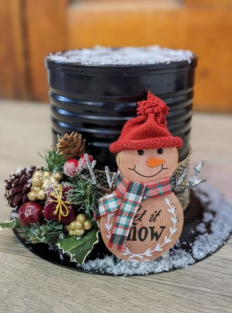 Tin Can Crafts Candle Holders, Christmas Crafts With Coffee Cans, Number 10 Can Christmas Crafts, Christmas Cans Crafts, Tin Can Crafts Diy Christmas, Bucket Decorating Ideas, Christmas Tin Can Crafts Ideas, Tin Can Snowman, Tin Can Crafts Diy