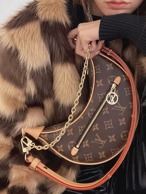 Lv Crossbody Bag, Dream Bags, A Better You, Lv Purse, Lv Shoes, Uggs Outfit, Girly Bags, Hobo Shoulder Bag, Lv Bags