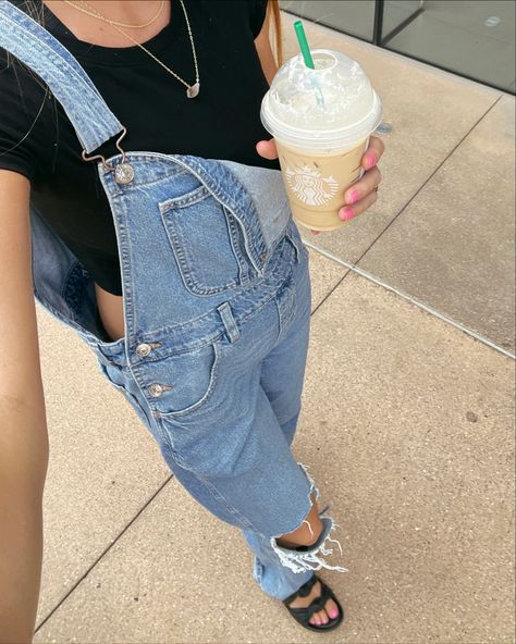 Overalls Crop Top Outfits, Overalls With Crop Top, Overalls With Crop Top Outfit, Crop Top With Overalls, Black Overalls With Crewneck, Trendy Button-up Overalls, Chapstick Lesbian Style, Masc Outfits For Women, Masc Women