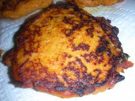 Spicy Sweet Potato Pancakes Ghana Foods, Ghana Recipes, Ghanaian Recipes, Ghanaian Dishes, Plantain Pancakes, African Meals, Gatlinburg Restaurants, Ethiopian Recipes, Sweet Potato Pancakes Recipe