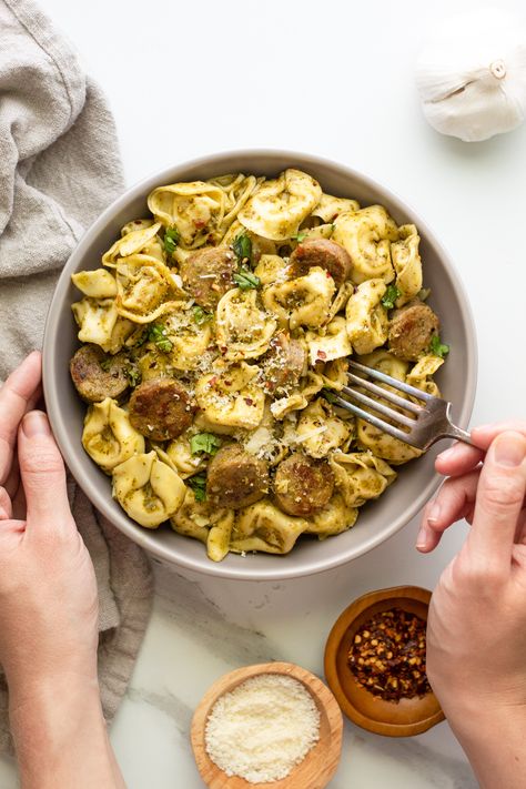 hand holding bowl of tortellini Tortellini Chicken Sausage Recipes, Tortellini Chicken Sausage, Tortellini Skillet, Cheese Tortellini Recipes, Cheesy Tortellini, Chicken Sausage Recipes, Pesto Tortellini, Sausage Tortellini, Work Food