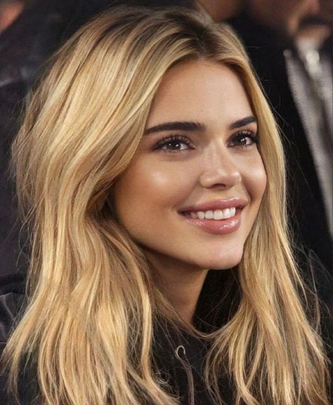 Corpo Kendall Jenner, All Too Well, Blonde Hair Inspiration, Blonde Hair Looks, Brown Blonde Hair, Long Blonde, Blonde Beauty, Margot Robbie, Aesthetic Hair