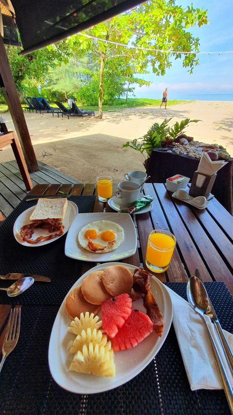 Beach Breakfast, Outdoor Restaurant Design, Belize Vacations, Food Drink Photography, One Friend, Outdoor Restaurant, Beach Living, Food Platters, Beautiful Scenery Nature