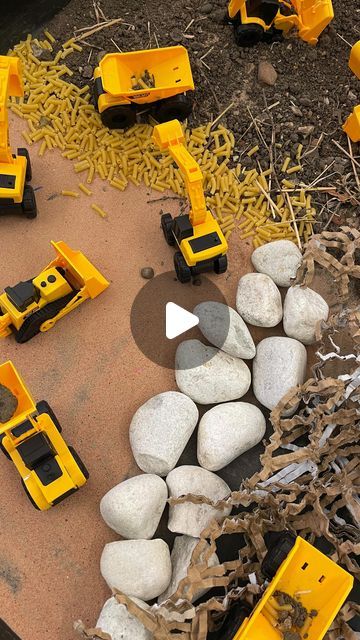 Selin ~ 🎨 🖍️ Reception Class Teacher 🖍️ 🎨 on Instagram: "Construction 🚧 tuff tray. Using my @aldiuk trucks @cosydirect packaging (seriously save this stuff it’s fab) and some sand. This has been outside all week and my little ones love it!   #eyfs #eyfsideas #eyfsteacher #eyfsinspiration #eyfsteachersofinstagram #eyfsactivities #earlyyears #earlyyearsideas #floorbook #kinder #kindergarten #prek #teacher #primaryteacher #primaryschool #receptionteacher #tufftray #tufftrayideas #construction" Construction Tuff Tray Eyfs, Construction Display Eyfs, Tuff Tray Construction, Eyfs Construction Area, Lego Autumn, Construction Tuff Tray, Transport Eyfs Activities, Construction Area Early Years, Construction Eyfs