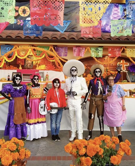 I just need to show off my family . This is what they did on Halloween . They are so creative , I love them . Movie coco . Coco. Remember me . El día de los muertos . Yellow flowers . Miguel remember me . Disney movie . Ernesto De la Cruz . Mama coco . Frida Kahlo. Hector . Imelda Rivera. Halloween Coco theme . Coco Movie Halloween Decorations, Disney Coco Costume, Coco Themed Decorations, Coco Outfit Ideas, Coco Characters Costume, Coco Movie Costume Ideas, Coco Themed Halloween Party, Disney Coco Trunk Or Treat, Coco Halloween Party