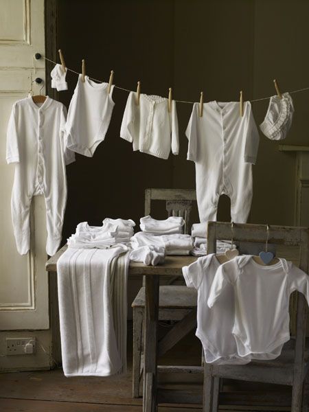 Laundry Day Aesthetic, Clothesline Art, White Baby Clothes, Laundry Lines, Laundry Clothesline, Vintage Laundry, Laundry Drying, Washing Line, Doing Laundry