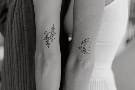 Moon Tattoo Taylor Swift, Saturn And The Moon Tattoo, Taylor Swift Tattoos For Friends, Sister Tattoos For 2 Taylor Swift, Edgy Moon Tattoo, Space Moon Tattoo, Taylor Swift Tattoo Ideas Small Moon And Saturn, Taylor Swift Tattoos Best Friends, Moon And Saturn Tattoo Minimalist