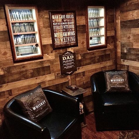 Hidden Whiskey Room, Cigars Room Man Cave, Whiskey Bar Interior Design, Small Bourbon Room Ideas, Small Speakeasy Room Ideas, Mancave Ideas Small Room, Speak Easy Basement Ideas, Whiskey Room Man Caves, Speakeasy Home Bar