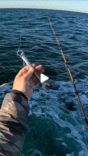 Funny Fishing Pictures, Fly Fishing Boats, Bass Fishing Videos, Striper Fishing, Fishing Dock, Catfish Fishing, Fishing Pictures, Fishing Videos, Fishing Adventure