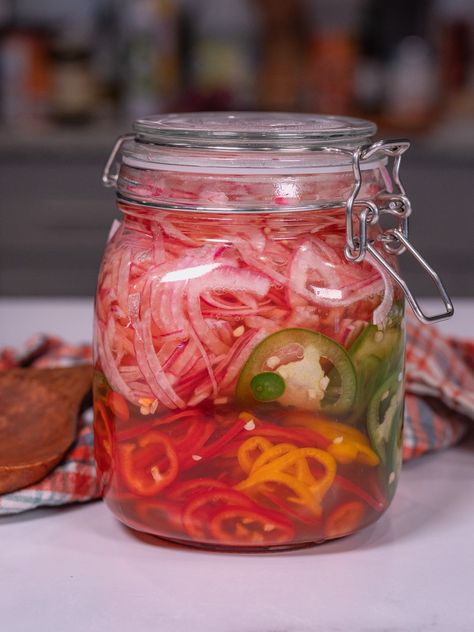 These Spicy Pickled Red Onions are gonna set your taste buds on fire (in a good way) with Hot Honey and Fresh Jalapeños. Pickled Red Onions And Jalapenos, Tailgate Food Grill, Spicy Pickled Onions, Tacos Fish, Red Onion Recipes, Comeback Sauce, Quick Pickled Red Onions, Cast Iron Recipes, Grilled Seafood