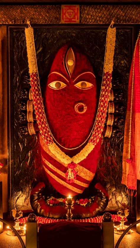 Sadhguru Wallpapers, Linga Bhairavi, Goddess Kali Images, Sadhguru Quotes, Lord Durga, Childhood Photography, Devi Images Hd, Durga Devi, Hindu Rituals