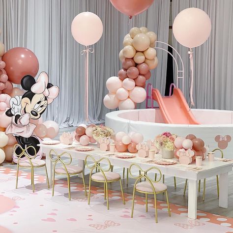 Minnie Mouse Themed Party, Mouse Themed Party, Minnie Mouse Birthday Theme, Mimi Birthday, Minnie Mouse Party Decorations, Minnie Mouse Theme Party, Minnie Mouse Balloons, Minnie Mouse Birthday Party Decorations, Af1 Custom