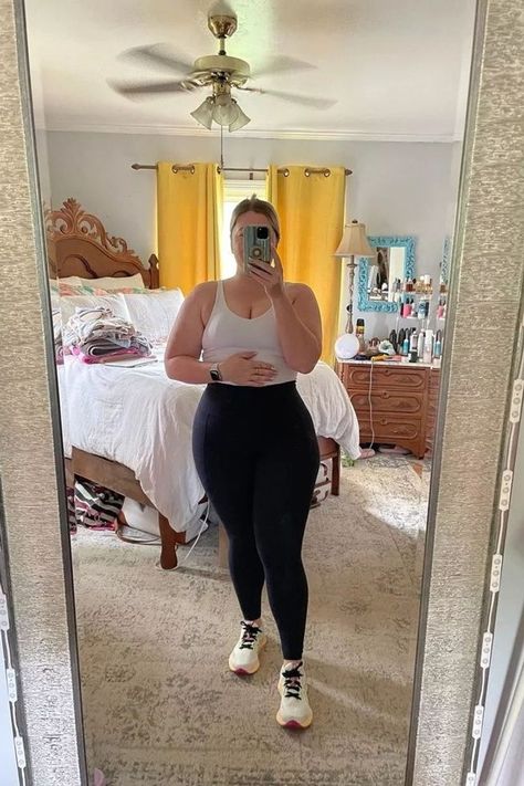 Elevate your workout style with this cute outfit styled by Savvy Said! She pairs this cream sports bra with some black yoga pants for a comfy and functional running look. Shop this entire outfit on her LTK page today! (includes affiliate links) Curvy Yoga Outfit, Midsize Yoga Outfit, Midsize Gym Girlies, Mid Size Workout Outfit, Midsize Women, Cute Workout Clothes, Petite Style Outfits, Midsize Outfits, Class Outfit