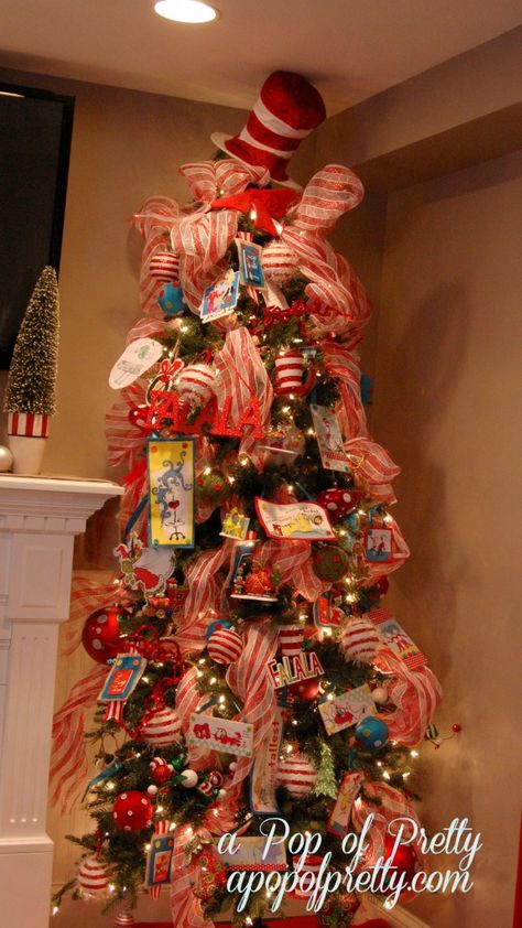 A Pop of Pretty: Canadian Decorating Blog - http://apopofpretty.com/dr-seuss-christmas-tree-2012/ Dr Seuss Christmas Tree, Dr Suess Christmas, Seuss Christmas Tree, Dr Seuss Christmas, Whoville Christmas, Grinch Christmas Tree, Grinch Who Stole Christmas, Christmas Tree Candy, Candy Land Christmas Decorations Diy