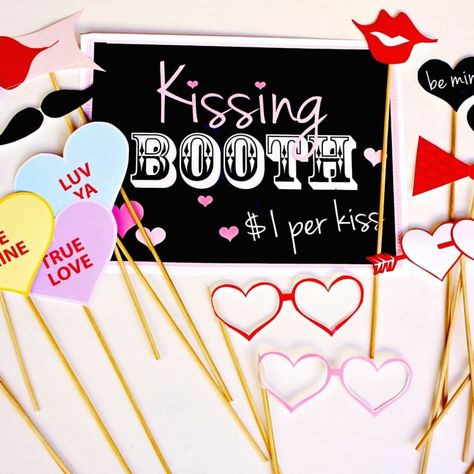 Valentine's Freebie! SCORE a FREE set of darling Valentine photo booth props! Happy Valentine's Day! Valentines Photo Booth, Photo Booth Printables, Romantic Valentines Day Ideas, The Dating Divas, Valentines Day Photos, Dating Divas, Kissing Booth, Valentine Photo, My Funny Valentine