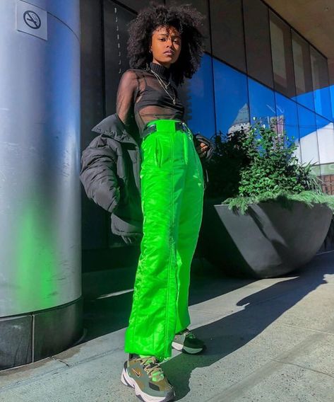 Destiny Joseph, Neon Green Outfits, Neon Instagram, Green Pants Outfit, Look Festival, Neon Outfits, Outfits Y2k, Concert Looks, Concert Fits