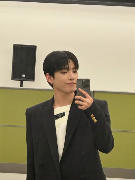 Hongjoong Mirror Selfie, Hongjoong Selca, Oh Captain My Captain, Captain My Captain, Ateez Hongjoong, Hongjoong Ateez, Kim Hongjoong, Incheon, Extended Play