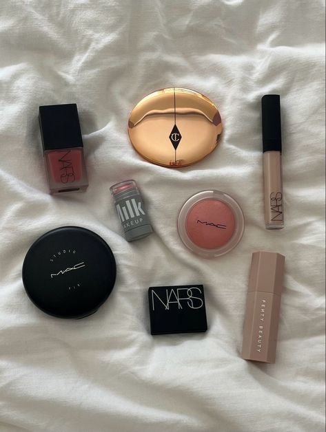 Nars Makeup Aesthetic, Makeup Bag Essentials, Makeup Mac, Makeup Is Life, Nars Makeup, Makeup Haul, Mini Makeup, Fancy Makeup, Trendy Makeup