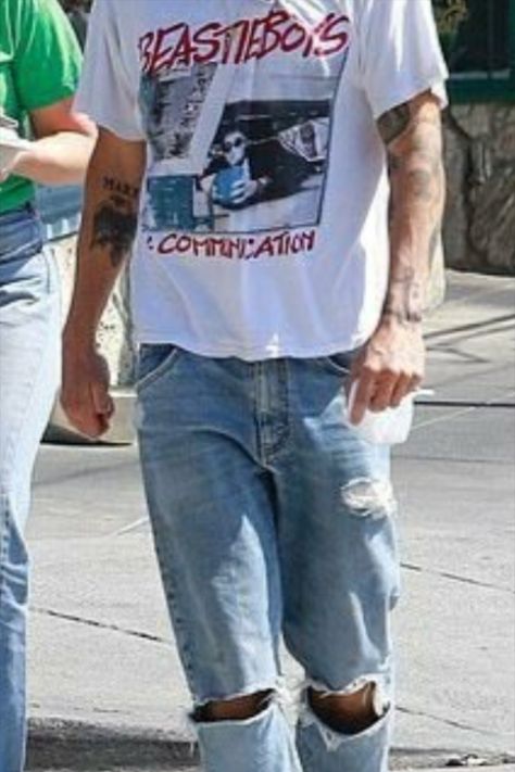 harry styles wearing a beastie boys t-shirt and ripped jeans, out in los angeles, california, usa, august 8th 2021 Harry Styles Ripped Jeans, Harry Styles Pictures, Beastie Boys, California Usa, Los Angeles California, Ripped Jeans, Harry Styles, Style Me, Medicine