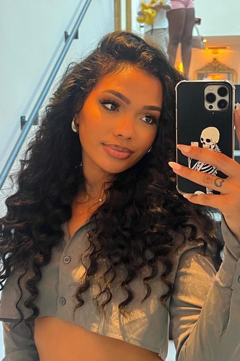 Black Women Wavy Hair, Coloring Wigs, Italian Curly Hair, Princess Hair Black Woman, Saweetie Curly Hair, Sza Singer Curly Hair, Curly Edges, Hair Care Aesthetic Black Woman, Diy Hair Wig