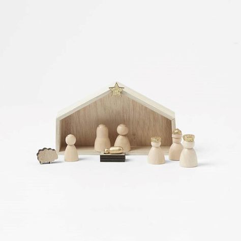 21 minimal decorations for a modern Christmas | real living Nativity Scene For Kids, Wooden Nativity Scene, Wooden Nativity, Minimal Christmas, Natural Christmas, Wooden Figurines, Minimal Decor, Star Decorations, Nativity Scene