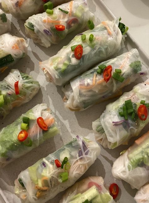 Rice Paper Rolls Aesthetic, Food Rolls, Salad Rolls, Rice Paddy, Rice Paper Rolls, Fun Recipes, Paper Rolls, Yummy Yummy, Rice Paper