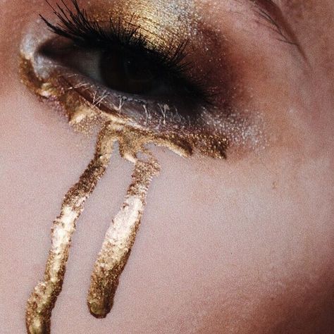 Golden tears. Half Elf, Behind Blue Eyes, Catty Noir, Gold Aesthetic, Cs Lewis, Dragon Age, Greek Mythology, Lana Del Rey, Gold Glitter