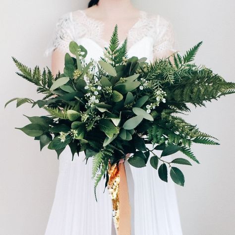 Large Bridal Bouquet, Fern Bouquet, Types Of Eucalyptus, Planning An Event, Bridal Bouquet Blue, Sustainable Flowers, Green Bouquet, Ribbon Bouquet, Wedding Arrangements