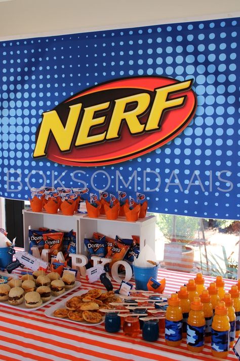 9 Year Birthday Party Theme Boy, Boys Nerf Birthday Party, Nerf Birthday Party Ideas Food, 5th Birthday Ideas For Boys, Indoor Nerf Party, Diy Nerf Party, Nerf Party Table, Nerf Party Food, Nerf Party Backdrop