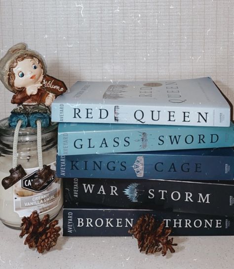 Red Queen Series 👑 #books #booklovers #photography #aesthetic Red Queen Series Book, Red Queen Aesthetic, Red Queen Book, Red Queen Series, Creepy Masks, Series Books, Queen Aesthetic, Throne Of Glass Series, Cool Glasses