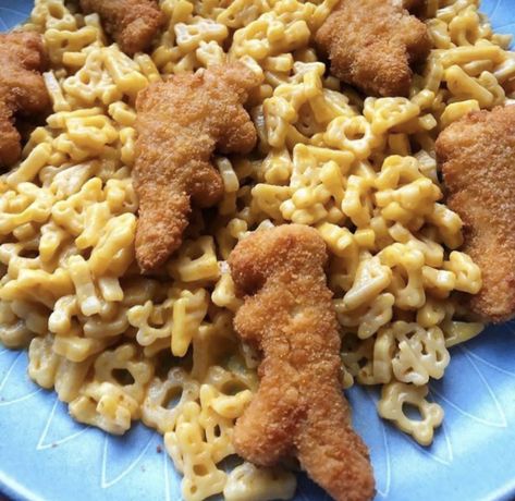 Nuggets And Mac And Cheese, Dino Nuggets, Road Trip Food, Delicacy Food, Yummy Comfort Food, Food O, Tasty Baking, Mac N Cheese, Recipes From Heaven