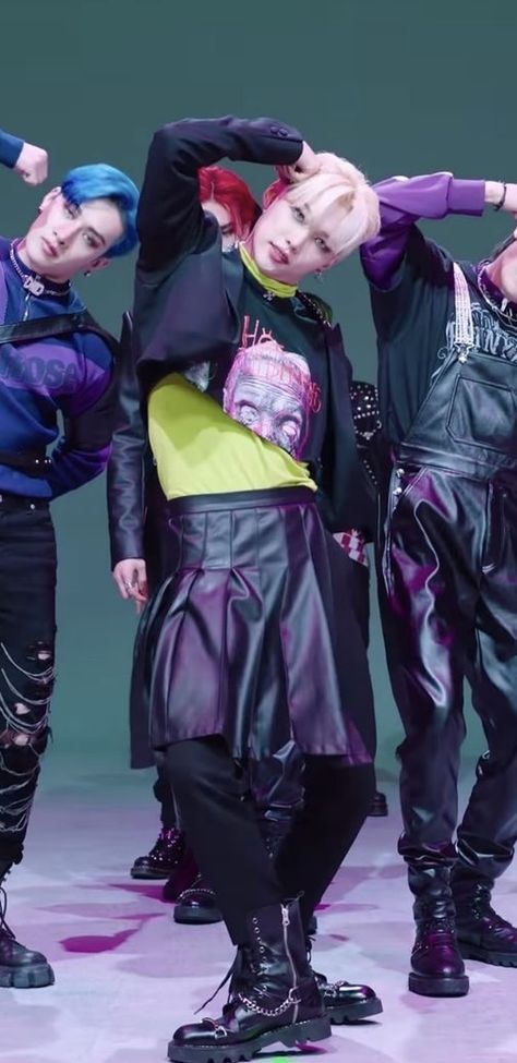 Hyunjin Maniac Outfit, Straykids Maniac, Relay Dance, Straykids Bangchan, Funky Art, Concert Outfit, Stray Kids, Concert, Outfit Inspo