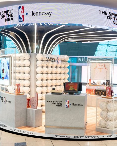 Moët Hennessy The Spirit Of The NBA Pop-Up Space, Dubai International Airport. Nike Pop Up, Golf Display, Nike Event, Gentleman's Cut, Eastside Golf, Popup Store, Dubai International Airport, Industry Design, Chase Bank