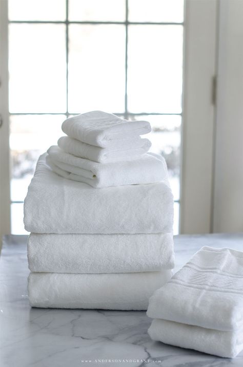 How to Fold Bath Towels for a Tidy Linen Closet Fold Washcloths, Fold Bath Towels, How To Fold Hand Towels, How To Fold Bath Towels, Separate Room Ideas, Fold Hand Towels, Fancy Towels, Bathroom Linen Closet, Fold Towels