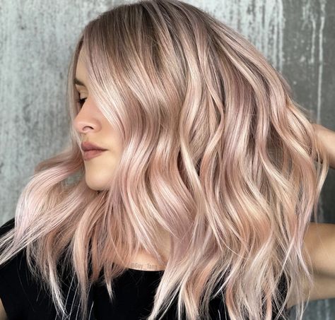 Rose Gold Tint Airtouch Blonde, Rose Gold Short Hair, Burnette Hair, Pastel Hair Color Ideas, Pastel Hair Colors, Rose Blonde Hair, Rose Gold Hair Blonde, Blond Rose, Rose Gold Blonde