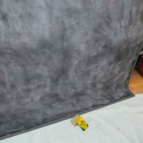 How to Make a DIY Mottled Backdrop for Just $30 Diy Black Backdrop Photography, Diy Photography Backdrops, Sheet Backdrop, Paint Backdrop, Photography Background Diy, Photographer Backdrop, Painting Sheets, Diy Photo Backdrop, Canvas Flowers