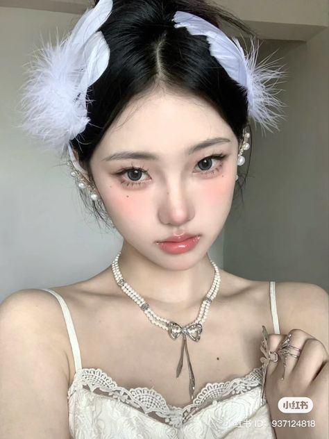 Makeup For White Dress, Face Makeup Tutorial Video, Korea Makeup, Eye Makeup Techniques, White Makeup, Face Makeup Tutorial, Makeup Tutorial Video, White Swan, Makeup Goals