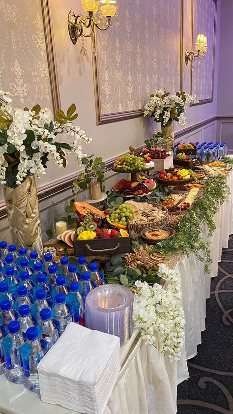 Party Table Set Up Buffet, Gazing Food Table Wedding, Elegant Snack Table, Food Displays For Parties Buffet Tables Wedding Reception, Prom Snack Table, Appetizer Table Decor, Buffet Table Set Up, Appetizer Table Display Wedding, Catering Set Up